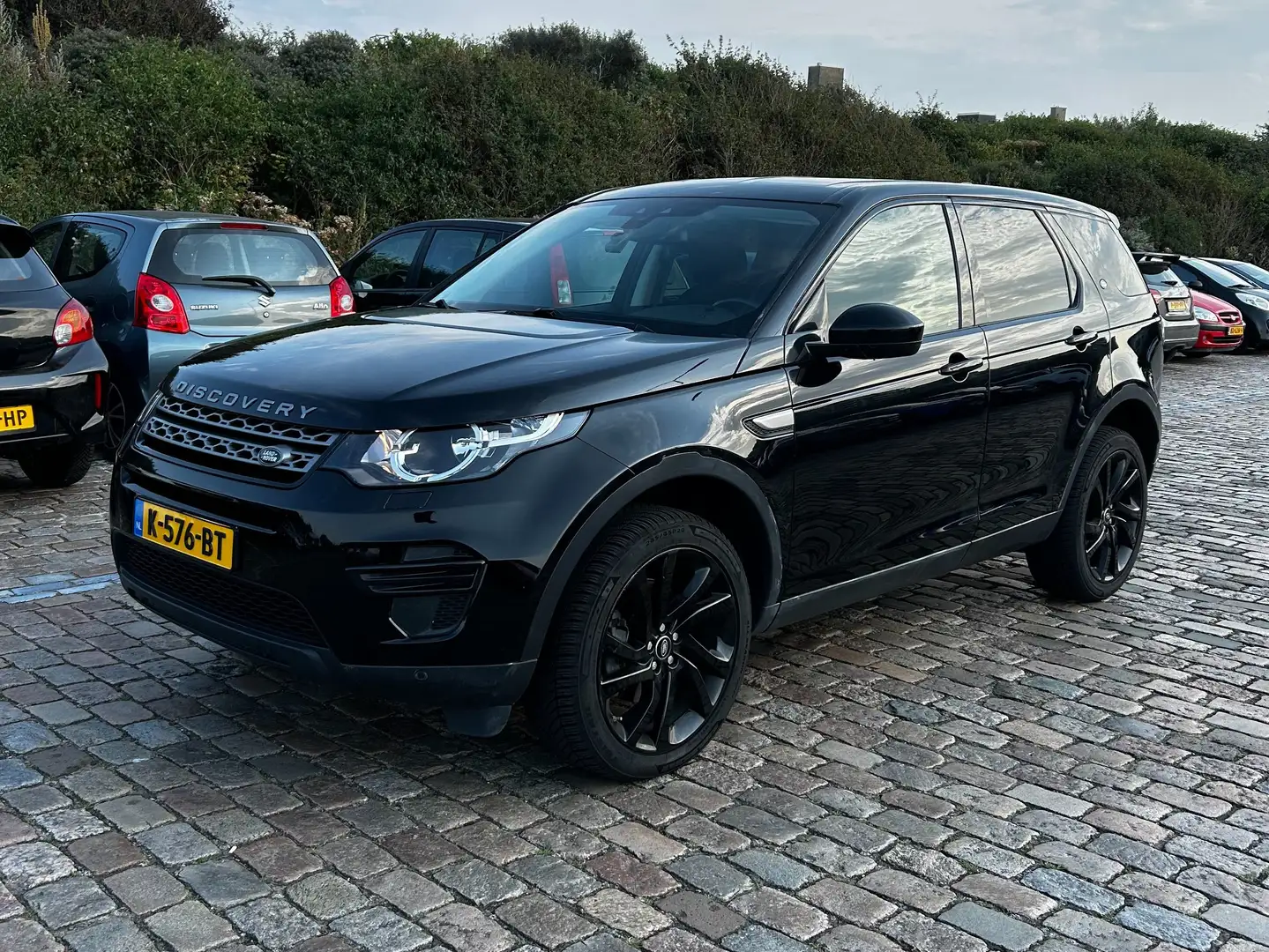 Land Rover Discovery Sport Discovery Sport D150 2.0 R-Dynamic Zwart - 1