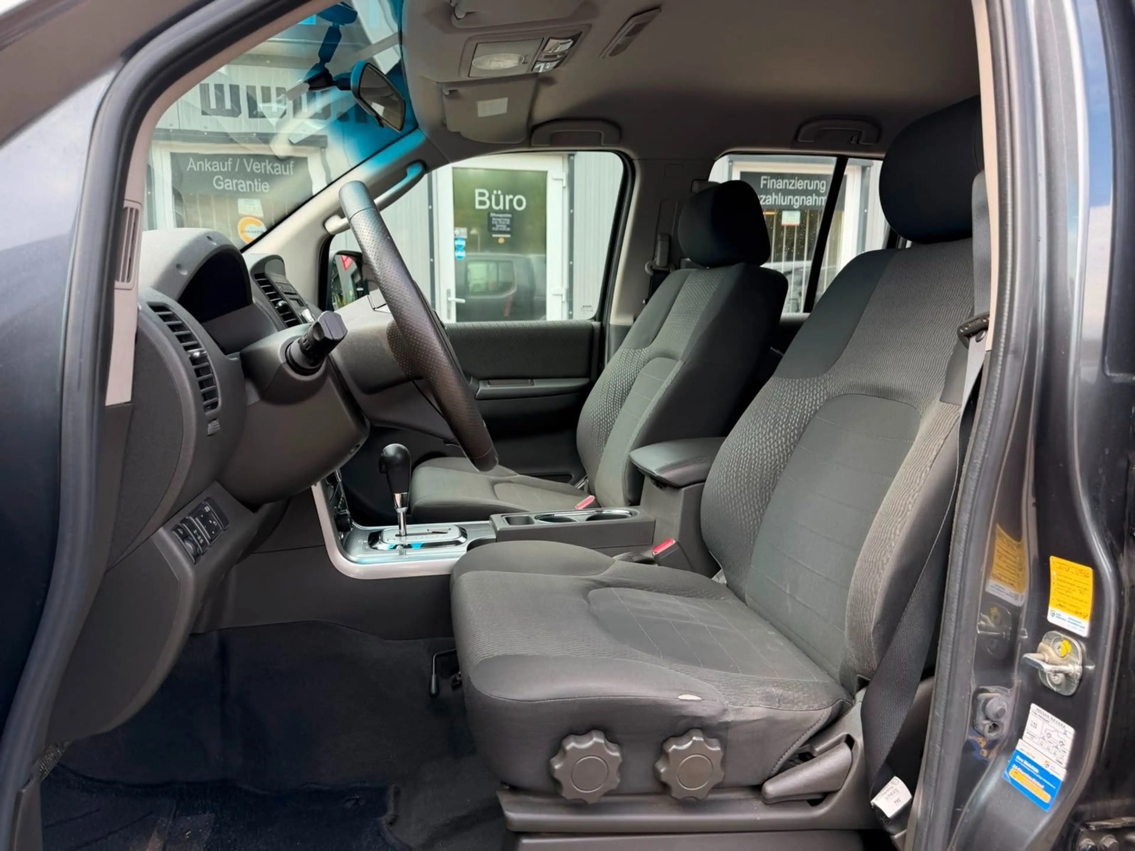 Nissan Navara Double Cab SE 4X4 AHK°AUTOM°SZHG°TEMPOM! — photo 9