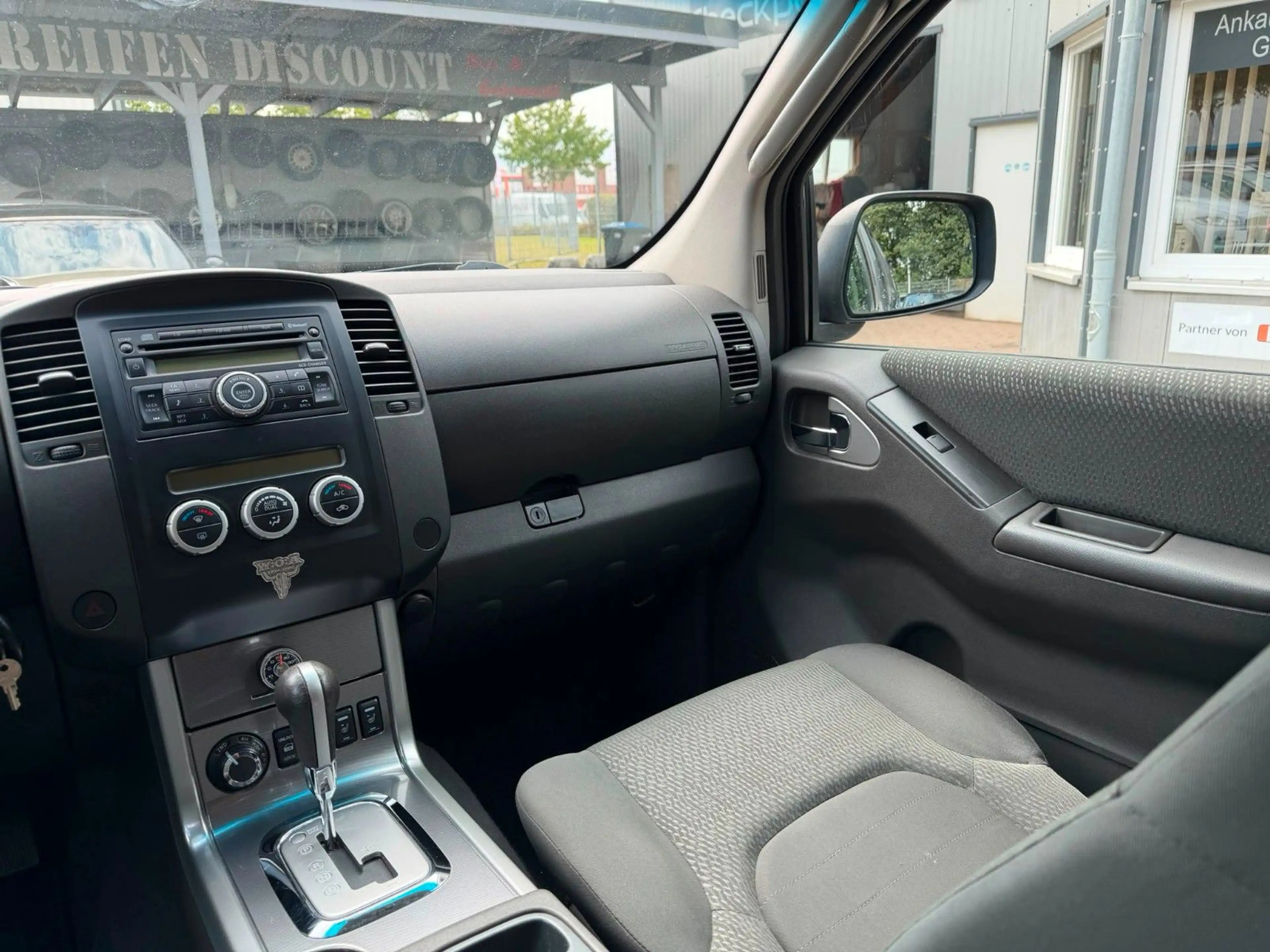 Nissan Navara Double Cab SE 4X4 AHK°AUTOM°SZHG°TEMPOM! — photo 15