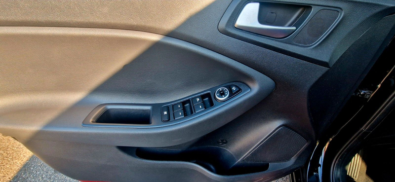Hyundai i20 Style Automatik Keyless Kamera SHZ Navi PDC — photo 16