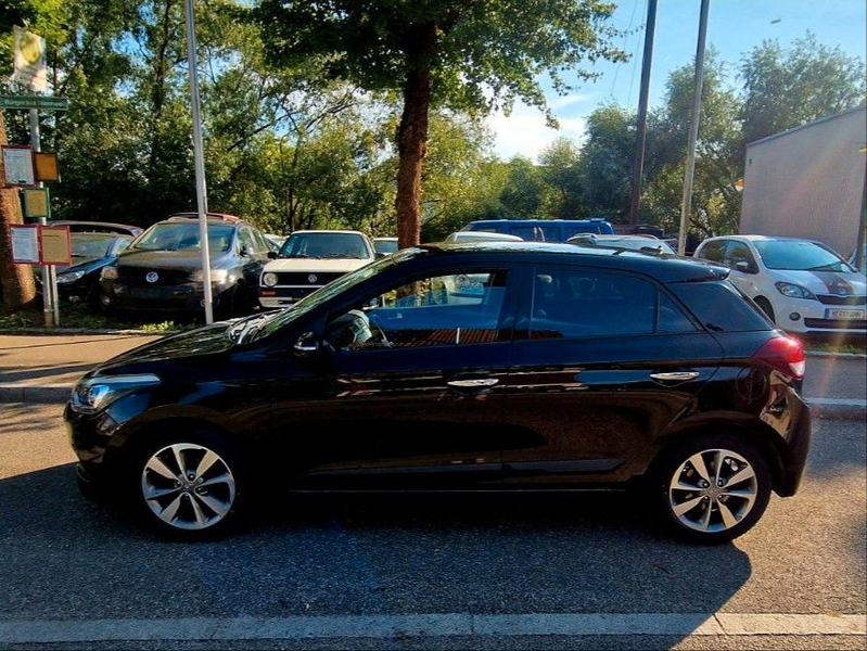 Hyundai i20 Style Automatik Keyless Kamera SHZ Navi PDC — photo 8
