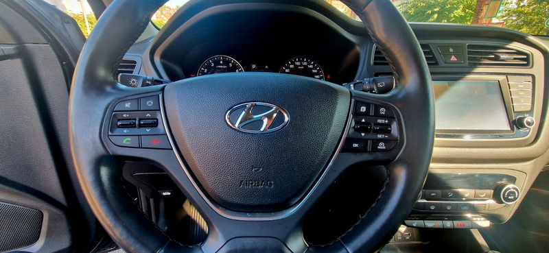 Hyundai i20 Style Automatik Keyless Kamera SHZ Navi PDC — photo 14