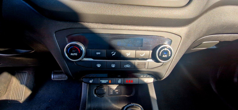 Hyundai i20 Style Automatik Keyless Kamera SHZ Navi PDC — photo 12