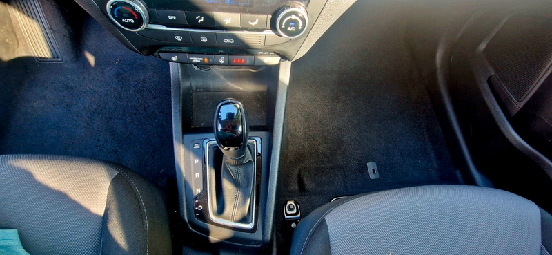Hyundai i20 Style Automatik Keyless Kamera SHZ Navi PDC — photo 13