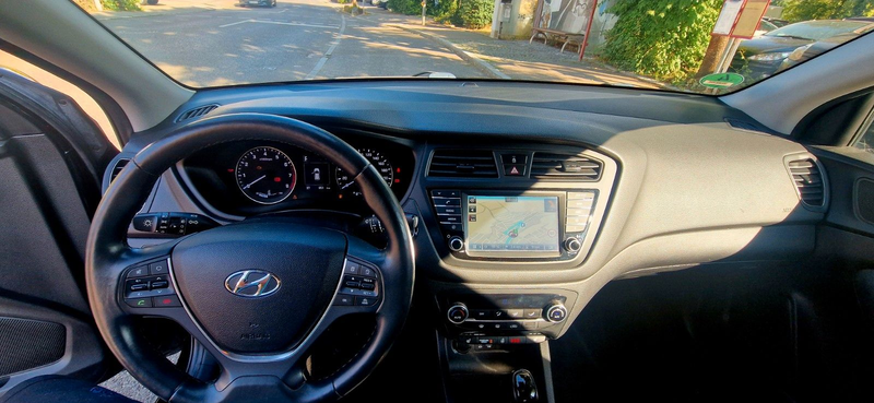 Hyundai i20 Style Automatik Keyless Kamera SHZ Navi PDC — photo 11