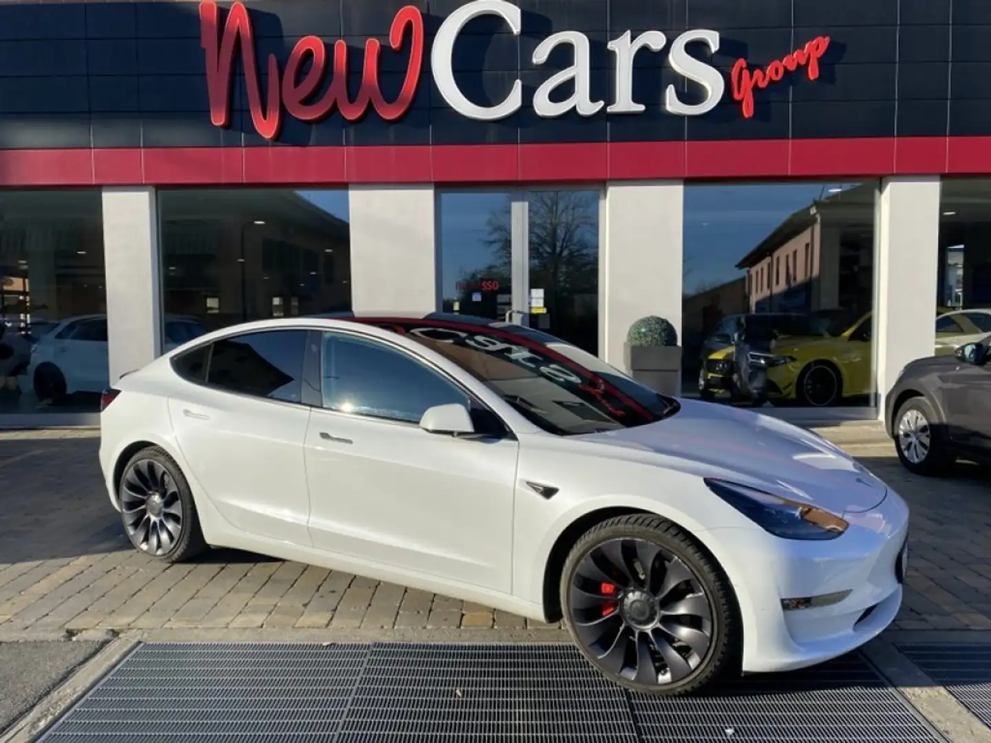 Tesla Model 3 Long Range Performance AWD White - 1