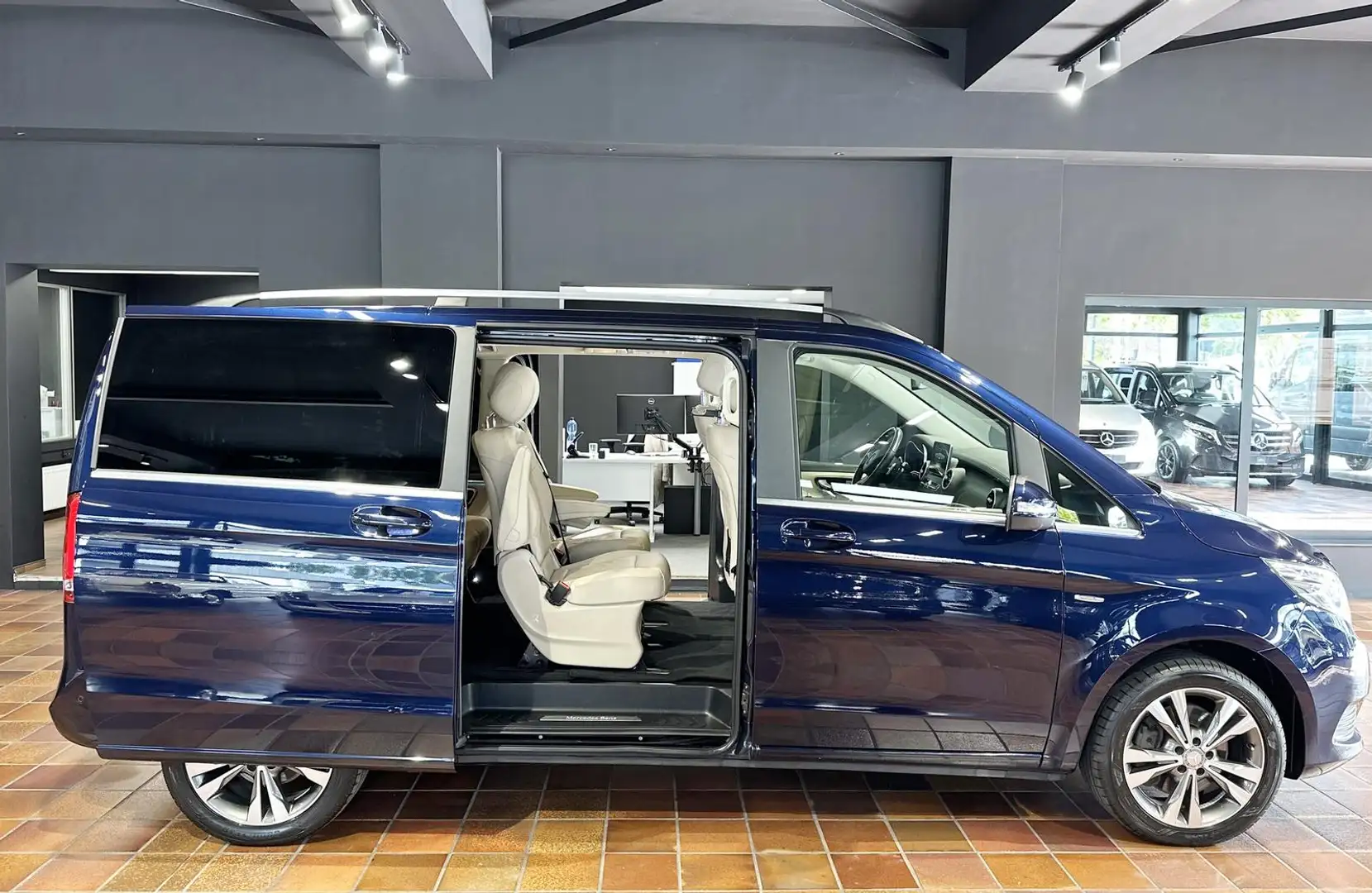 Mercedes-Benz V 250 4MATIC KOMPAKT AVANTGARDE DISTRO SITZKLIMA MEMORY Blau - 1