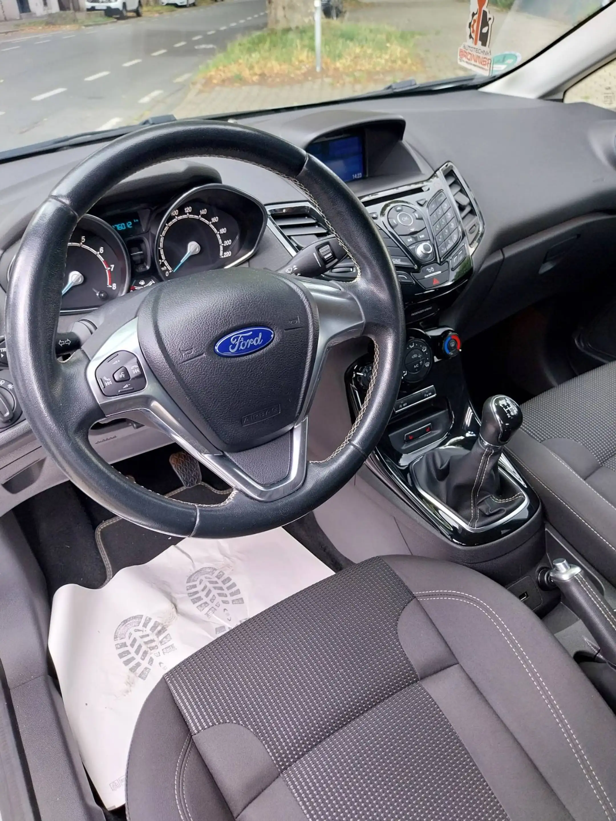 Ford Fiesta Titanium — photo 10