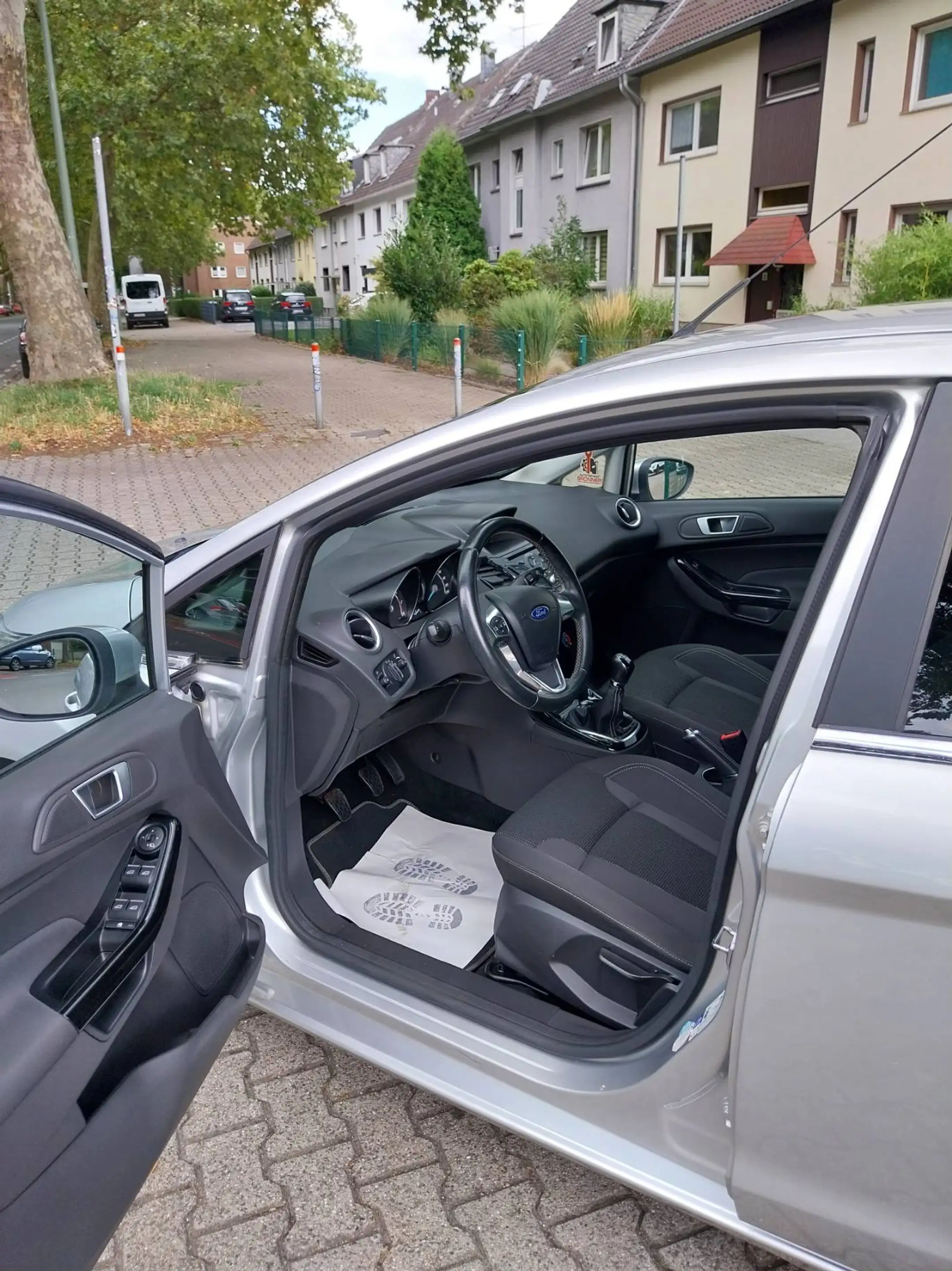 Ford Fiesta Titanium — photo 9