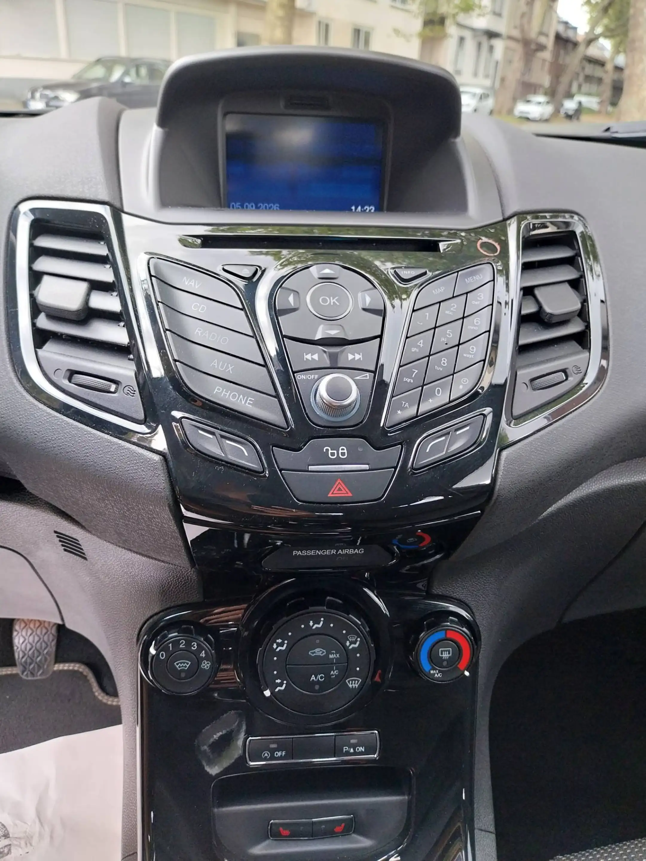 Ford Fiesta Titanium — photo 11