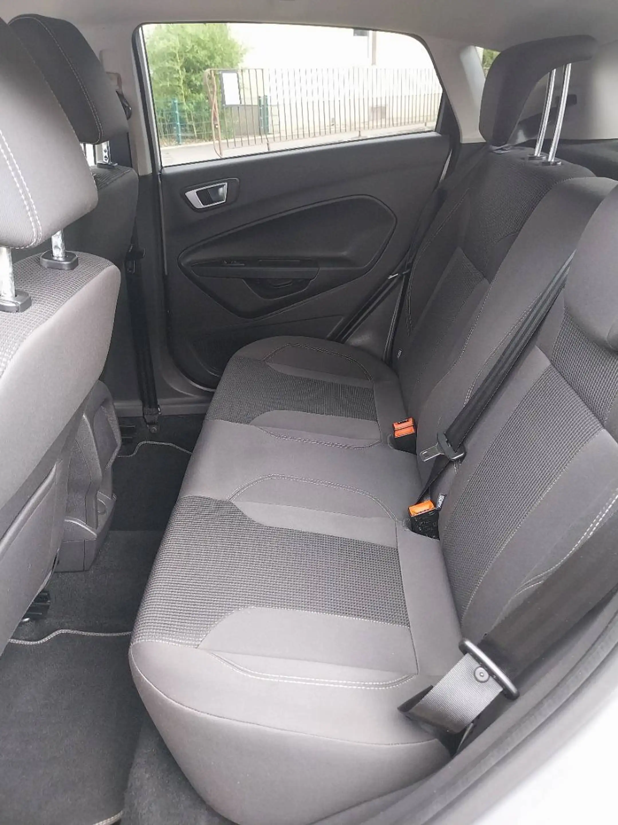Ford Fiesta Titanium — photo 12