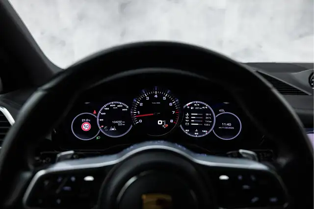 Porsche Cayenne view 28