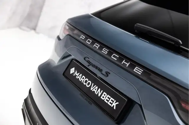 Porsche Cayenne view 11