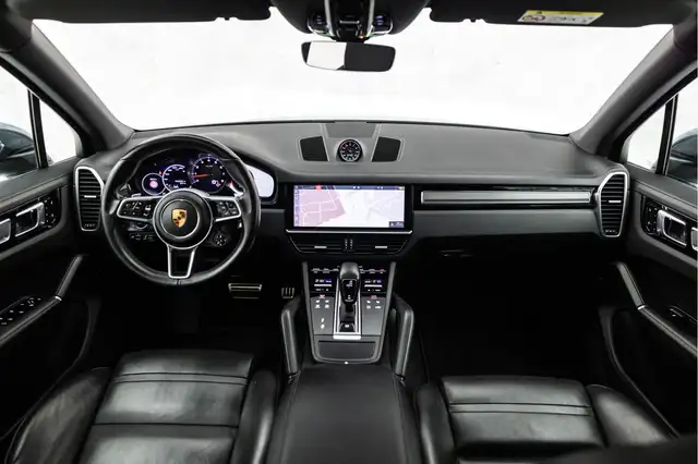 Porsche Cayenne view 16