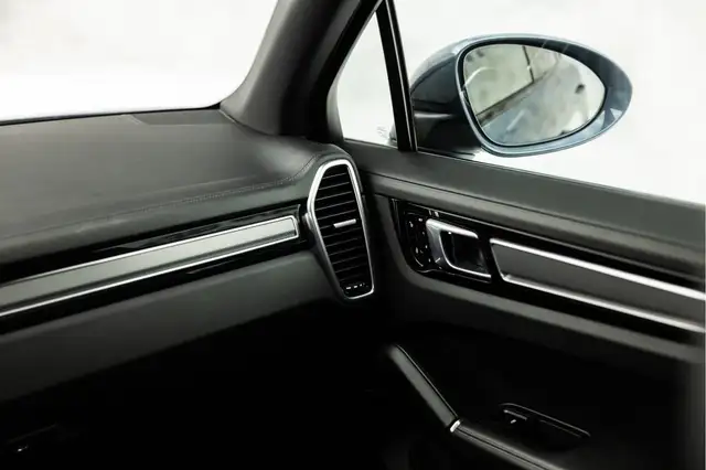 Porsche Cayenne view 20