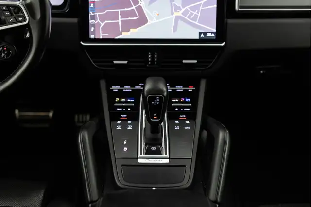 Porsche Cayenne view 19