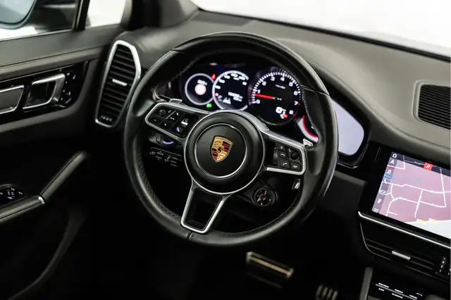 Porsche Cayenne view 15