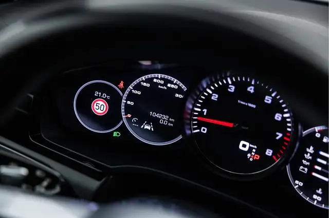 Porsche Cayenne view 30