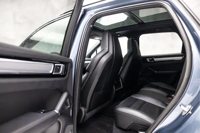 Porsche Cayenne view 12