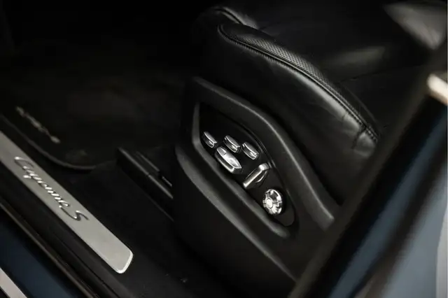 Porsche Cayenne view 22