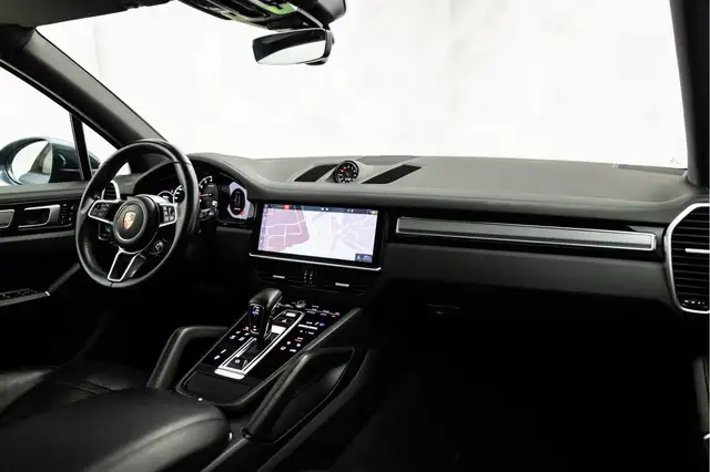 Porsche Cayenne view 18