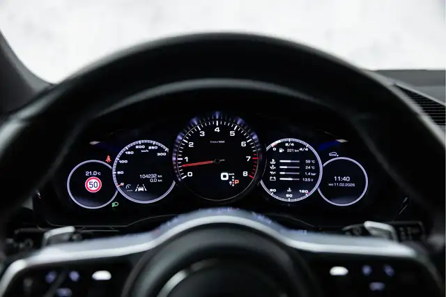 Porsche Cayenne view 29