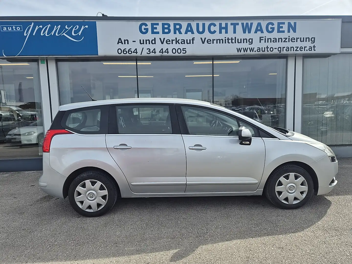 Peugeot 5008 1,6 HDI Exclusive *Pickerl bis 02/2027* Grau - 1