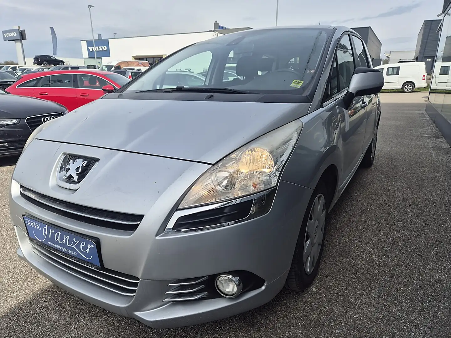 Peugeot 5008 1,6 HDI Exclusive *Pickerl bis 02/2027* Grau - 2