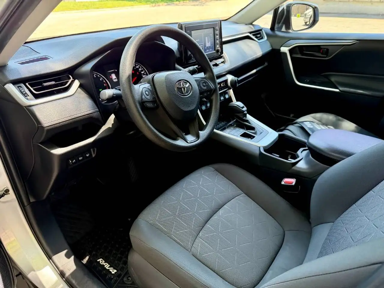 Toyota RAV 4 снимка Toyota RAV 4
