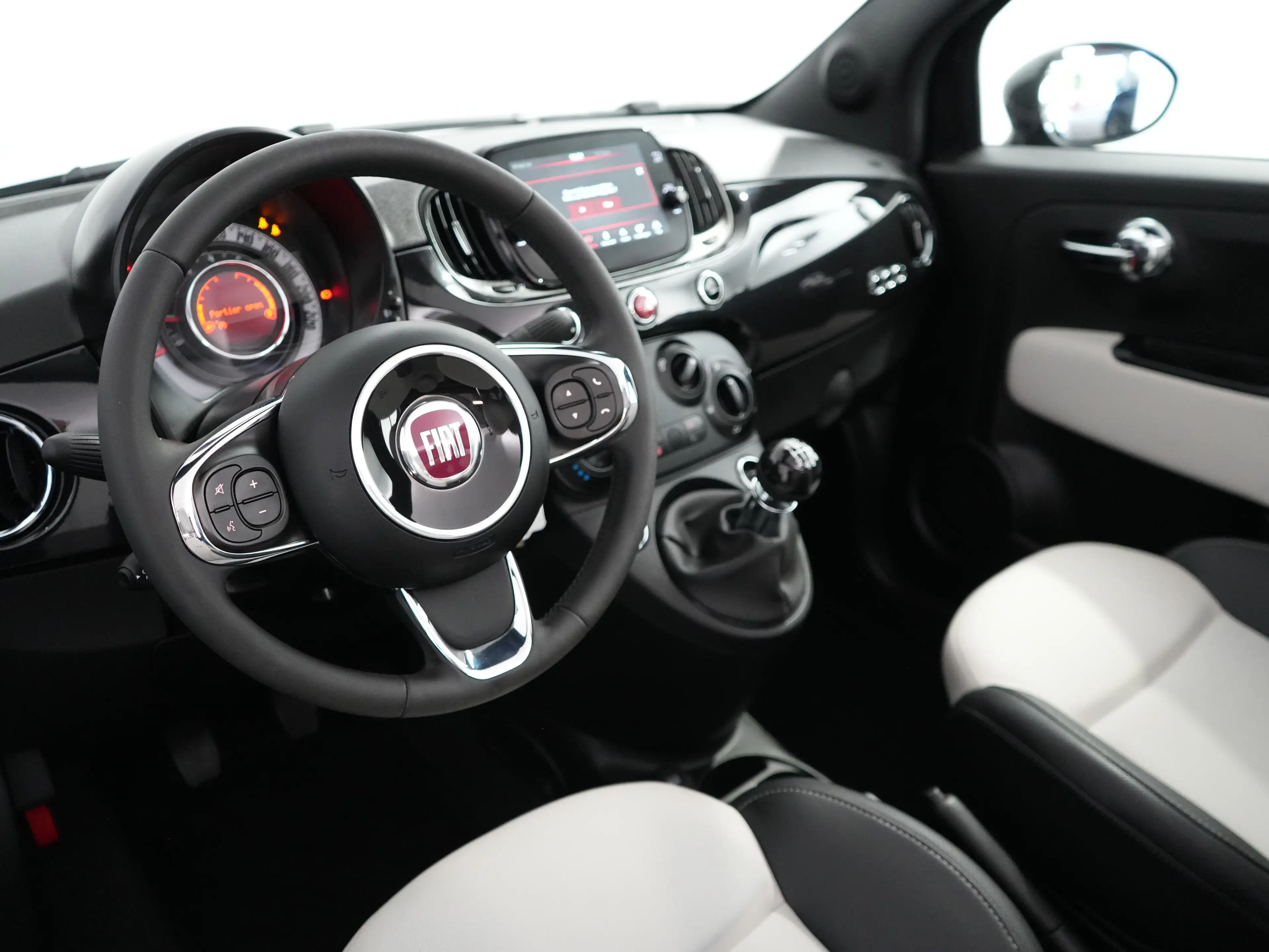 Fiat 500C 1.0 Hybrid Dolcevita | Achterbank in delen neerkla — photo 11