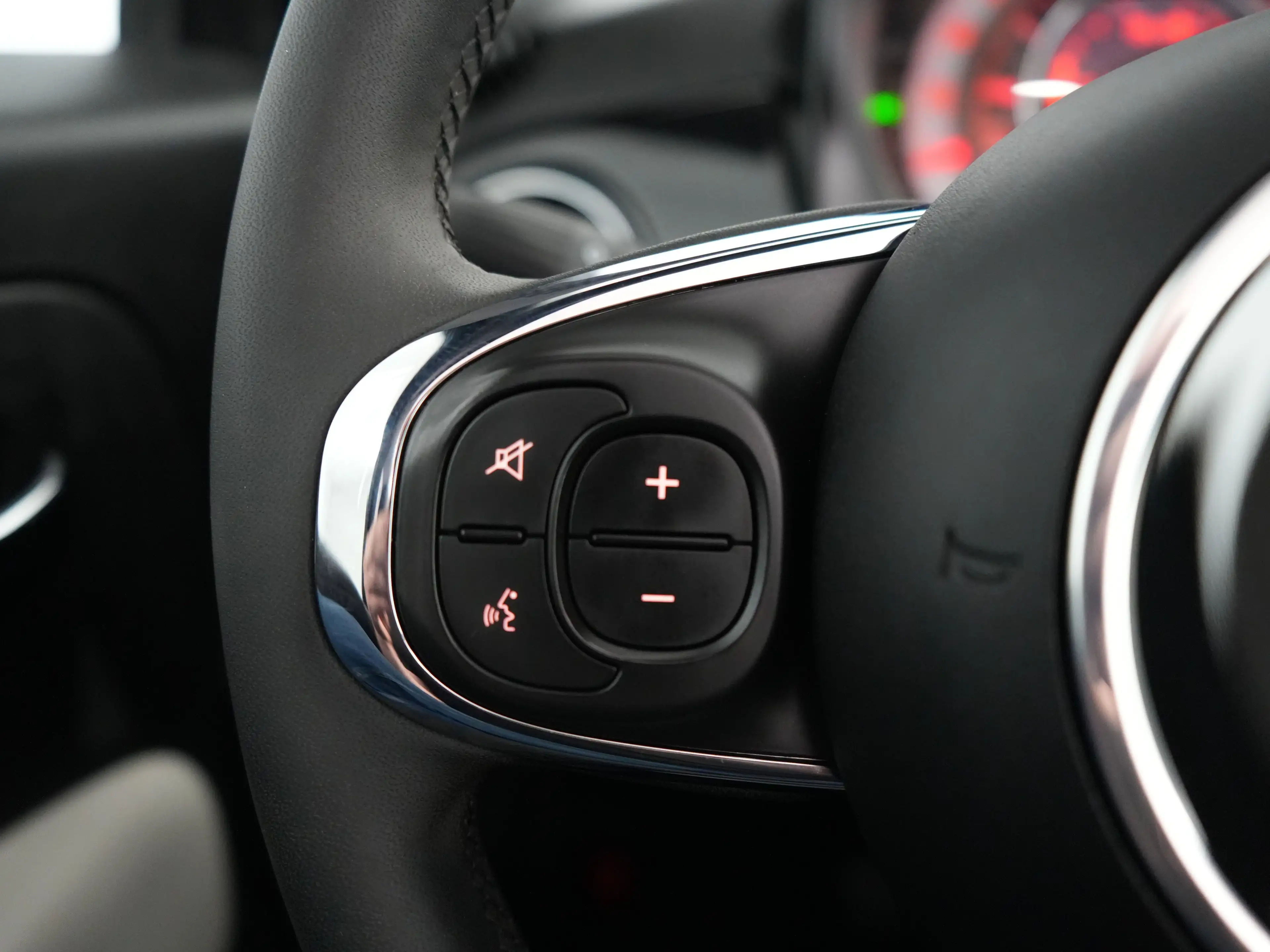 Fiat 500C 1.0 Hybrid Dolcevita | Achterbank in delen neerkla — photo 23