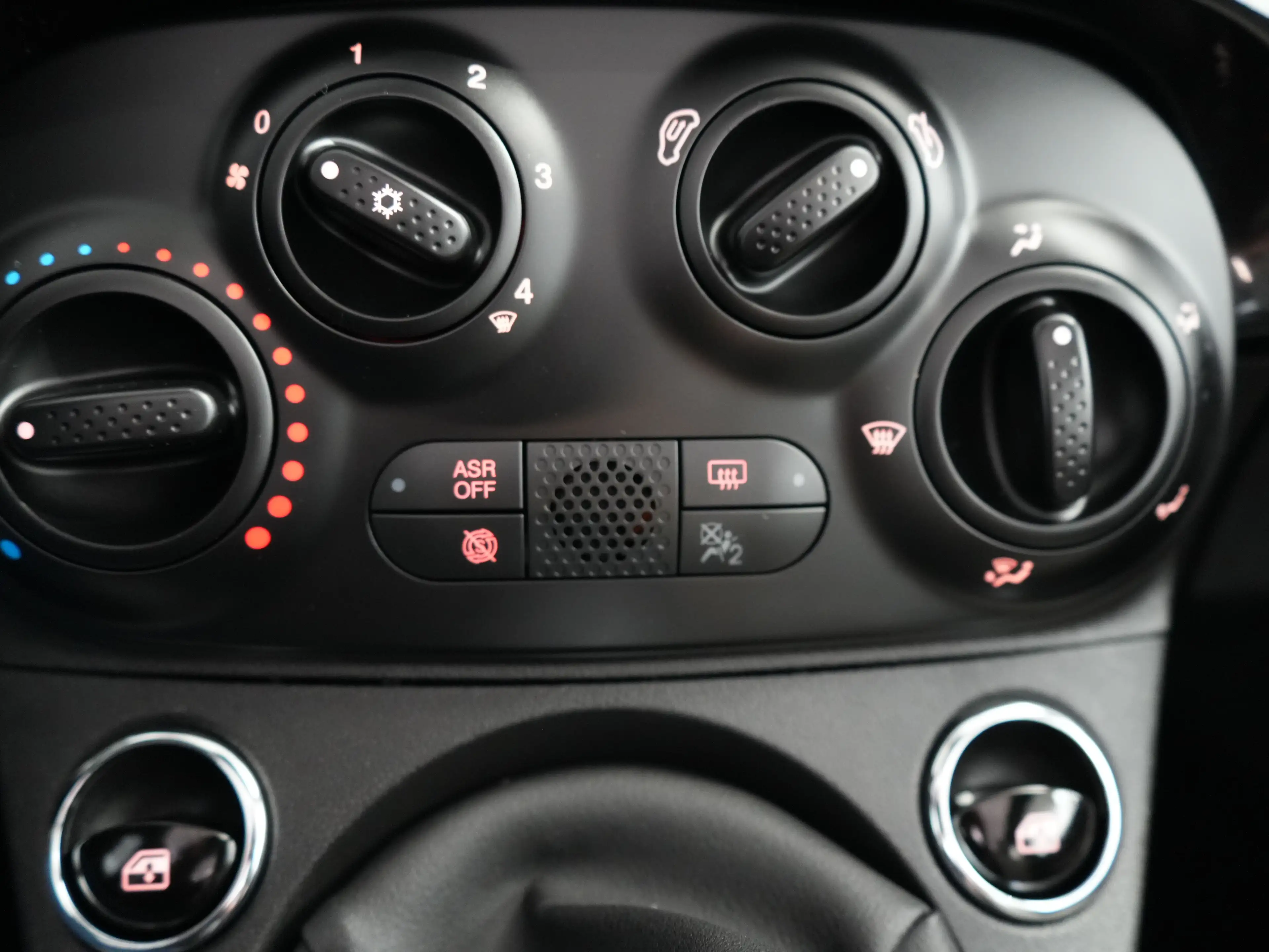 Fiat 500C 1.0 Hybrid Dolcevita | Achterbank in delen neerkla — photo 19