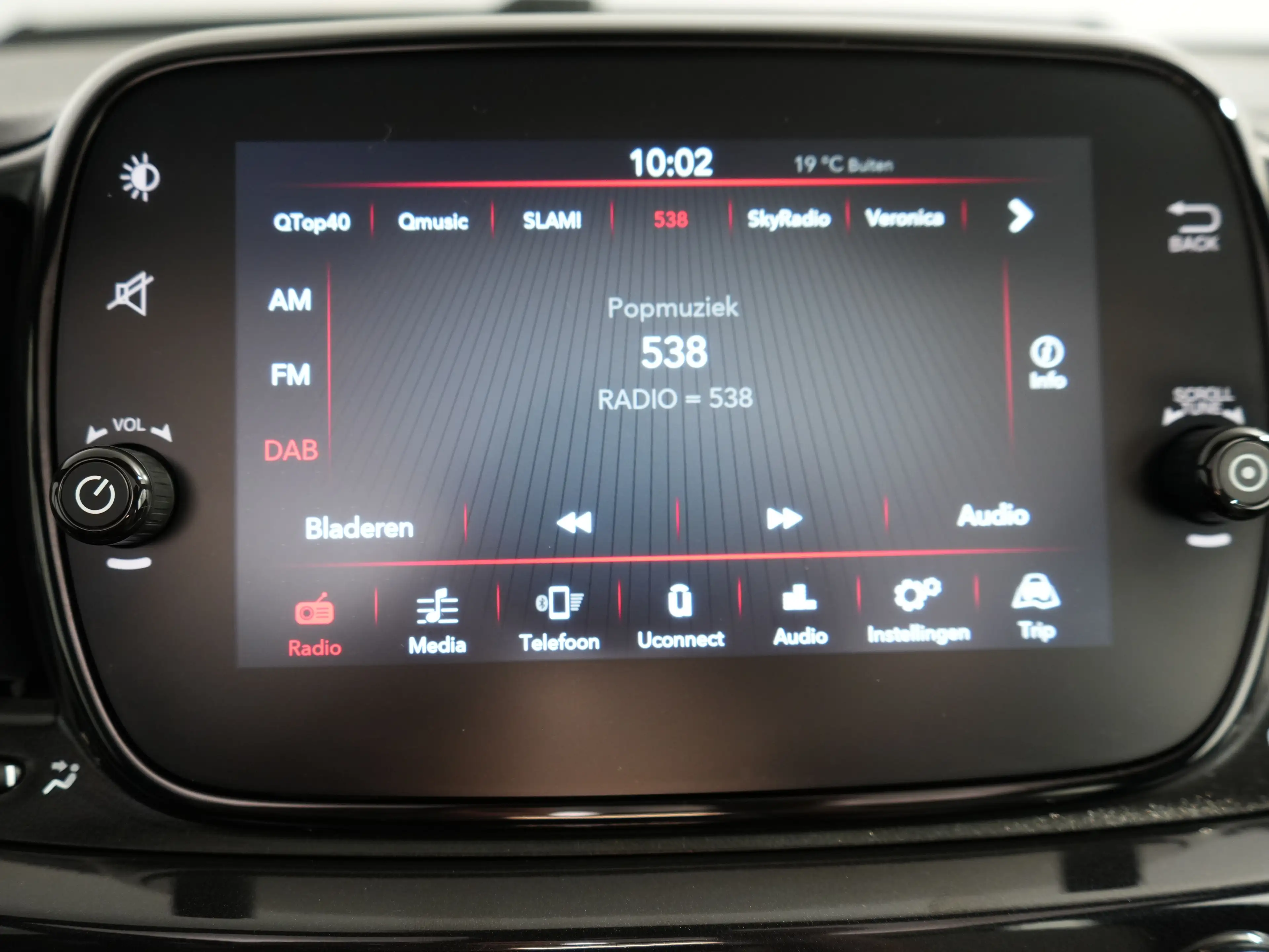 Fiat 500C 1.0 Hybrid Dolcevita | Achterbank in delen neerkla — photo 17