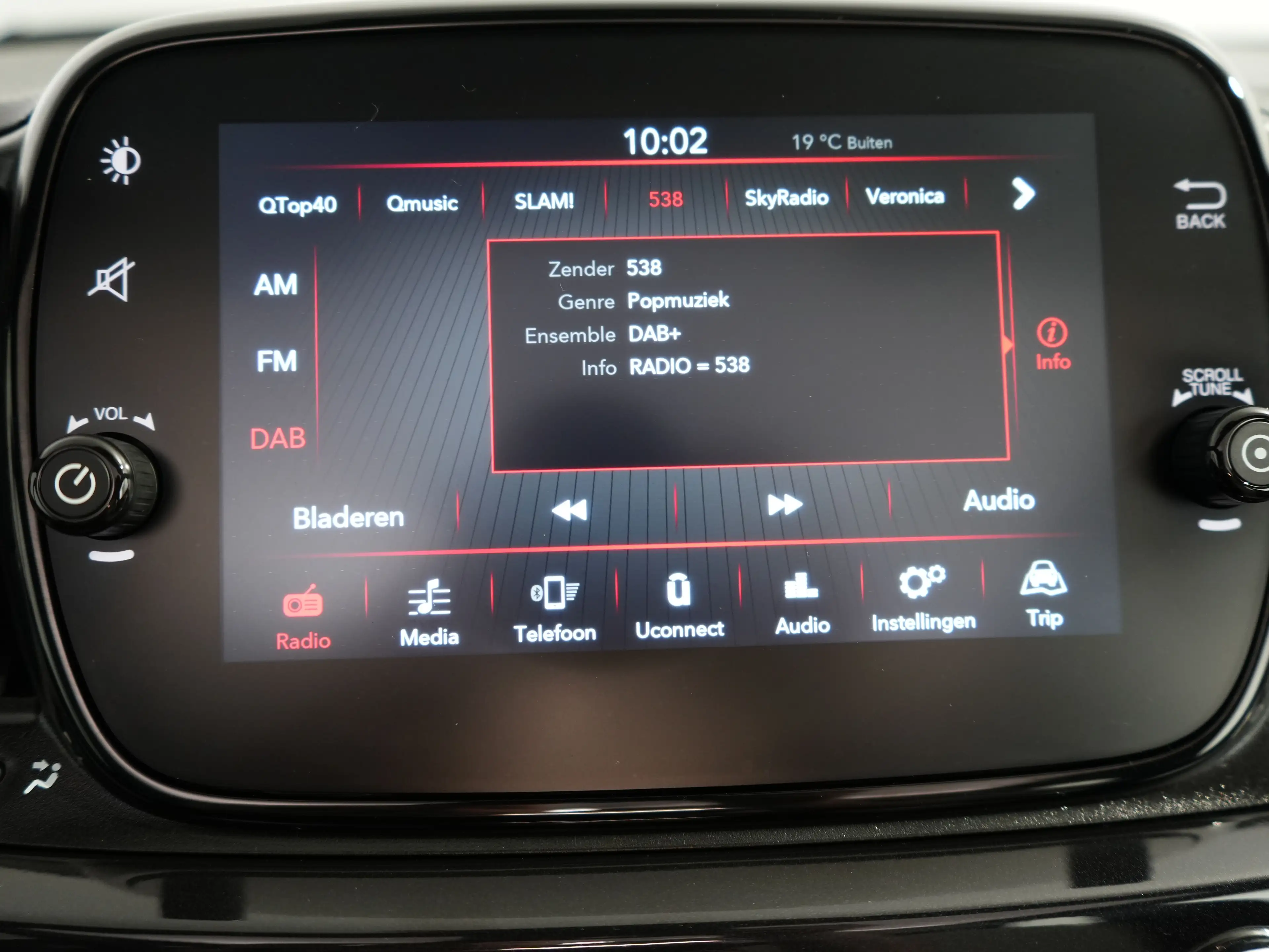 Fiat 500C 1.0 Hybrid Dolcevita | Achterbank in delen neerkla — photo 16