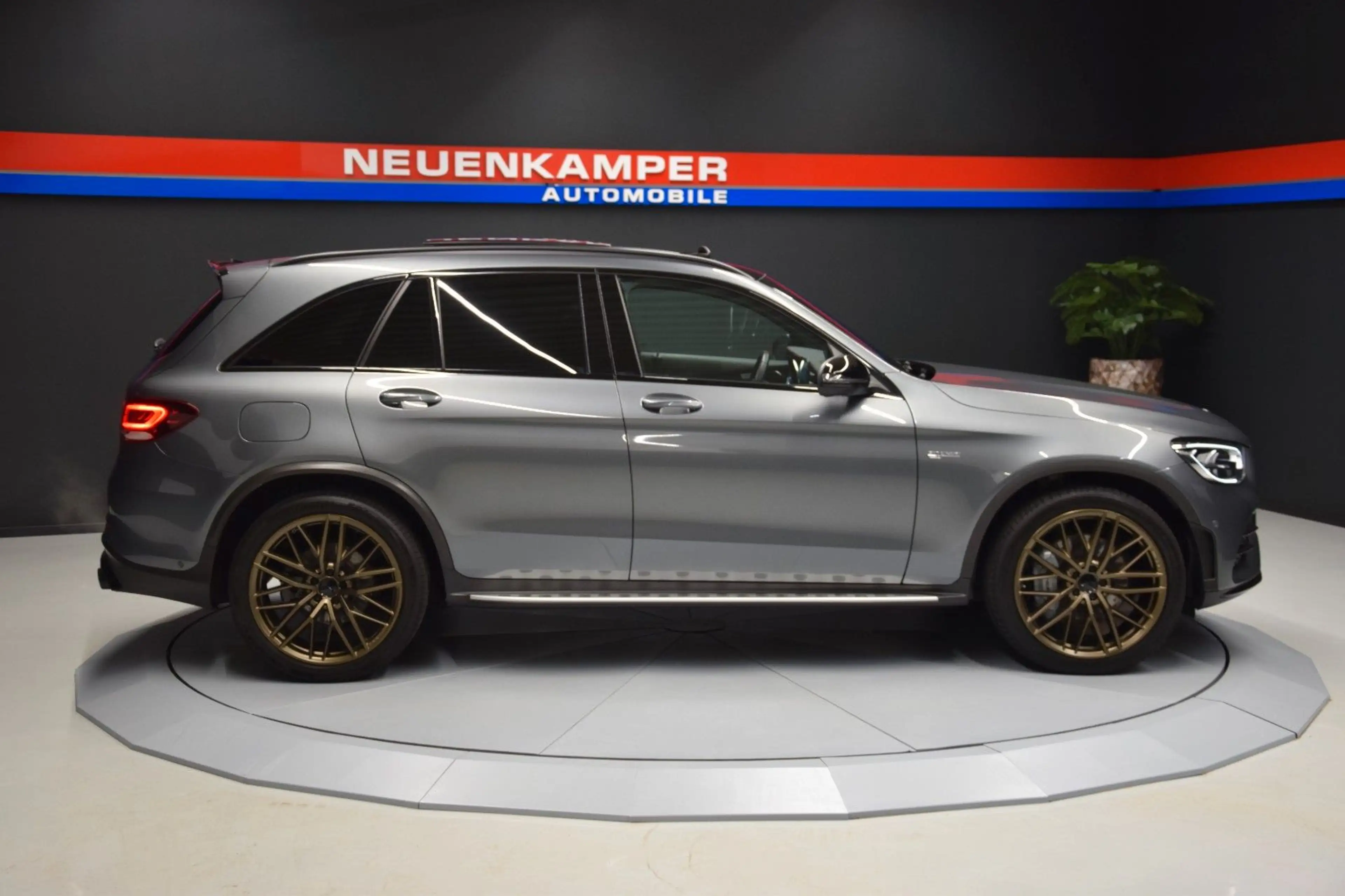 Mercedes-Benz GLC 43 AMG 4Matic Pano ACC Ambiente 360° 21 Zoll — photo 6