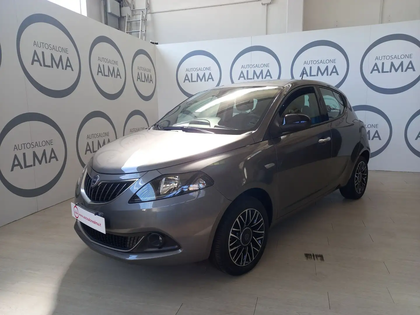 Lancia Ypsilon 1.0 FireFly 5 porte S&S Hybrid Platino Grau - 1