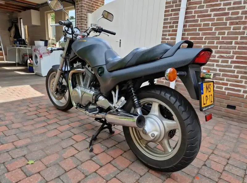 Suzuki VX 800 - foto 3