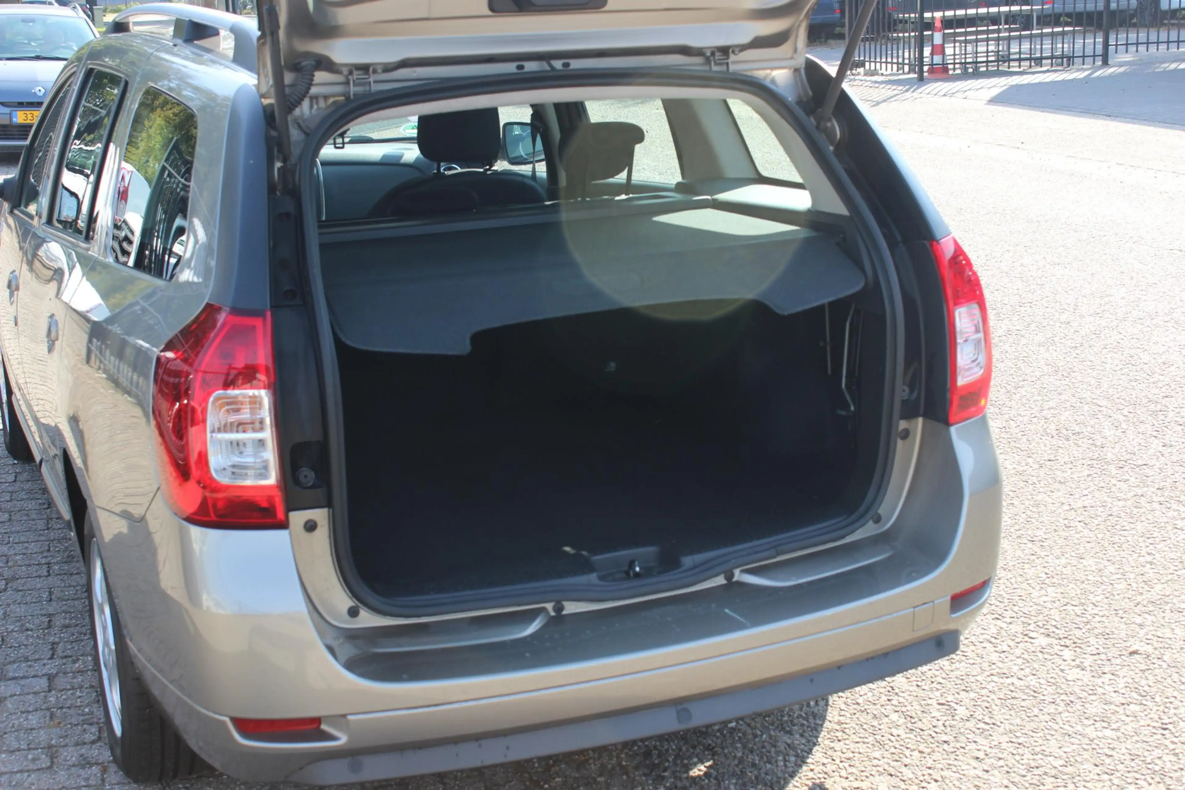 Dacia Logan MCV 0.9 TCe Prestige, Navigatie, Airco! — photo 9