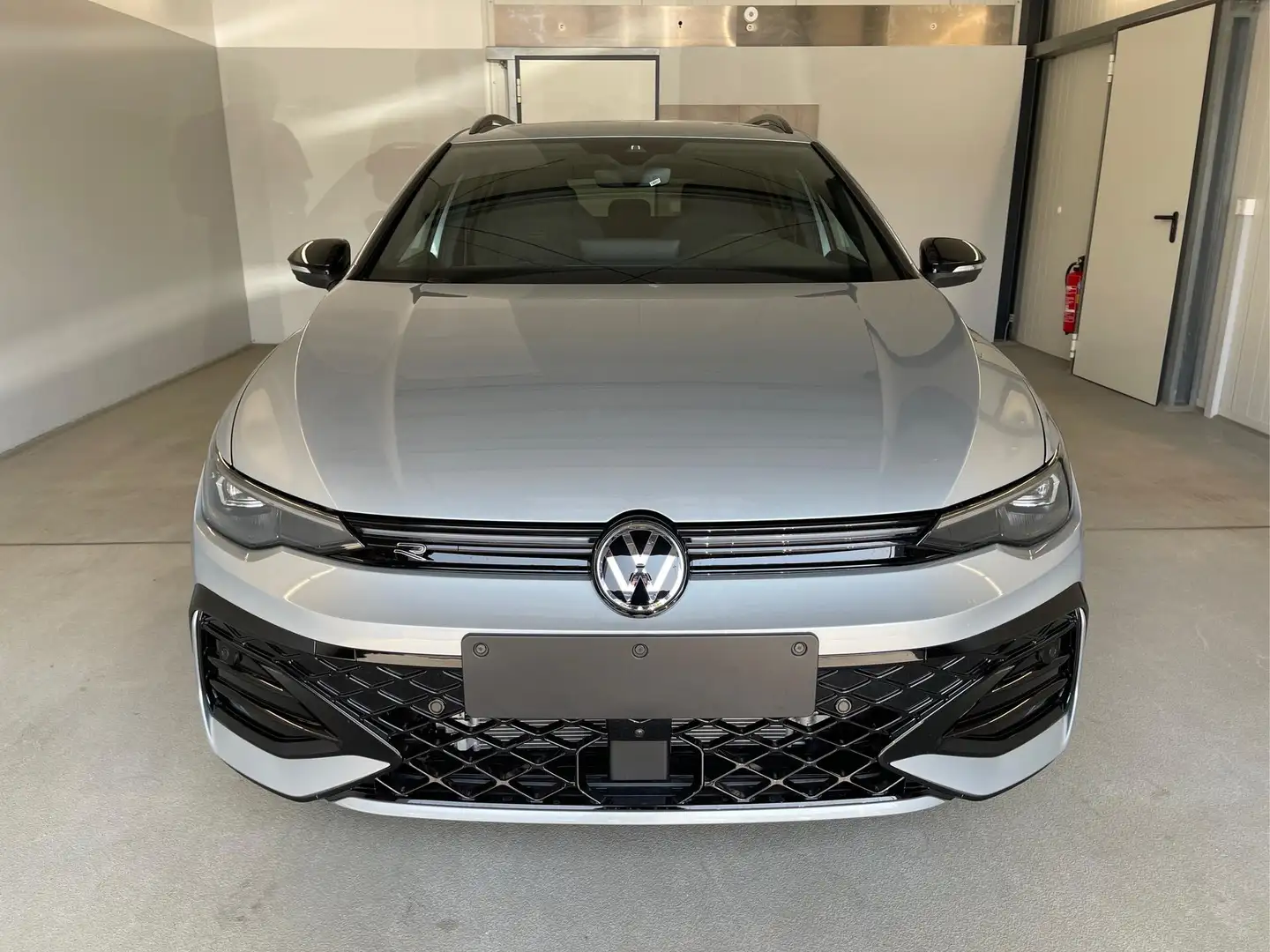 Volkswagen Golf Variant Facelift R-Line 150PS DSG+Black Style+AHK 1.5 e... Plateado - 2