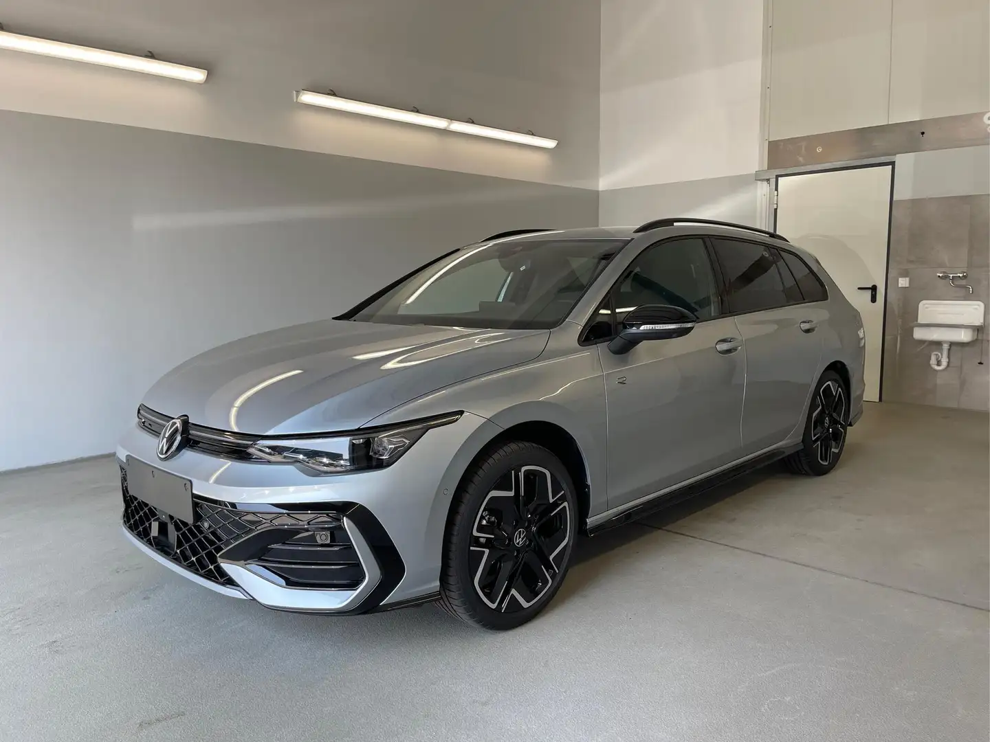 Volkswagen Golf Variant Facelift R-Line 150PS DSG+Black Style+AHK 1.5 e... Plateado - 1