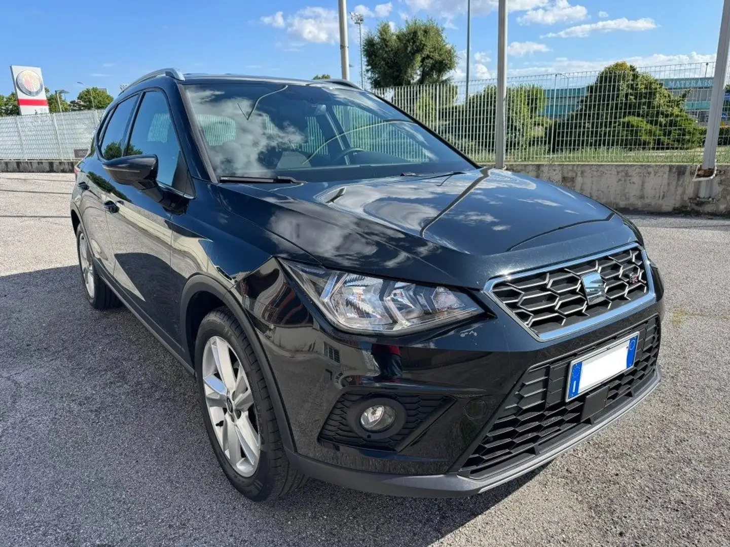 SEAT Arona 1.0 TGI FR 90cv Navigatore Carica Wireless Grigio - 1