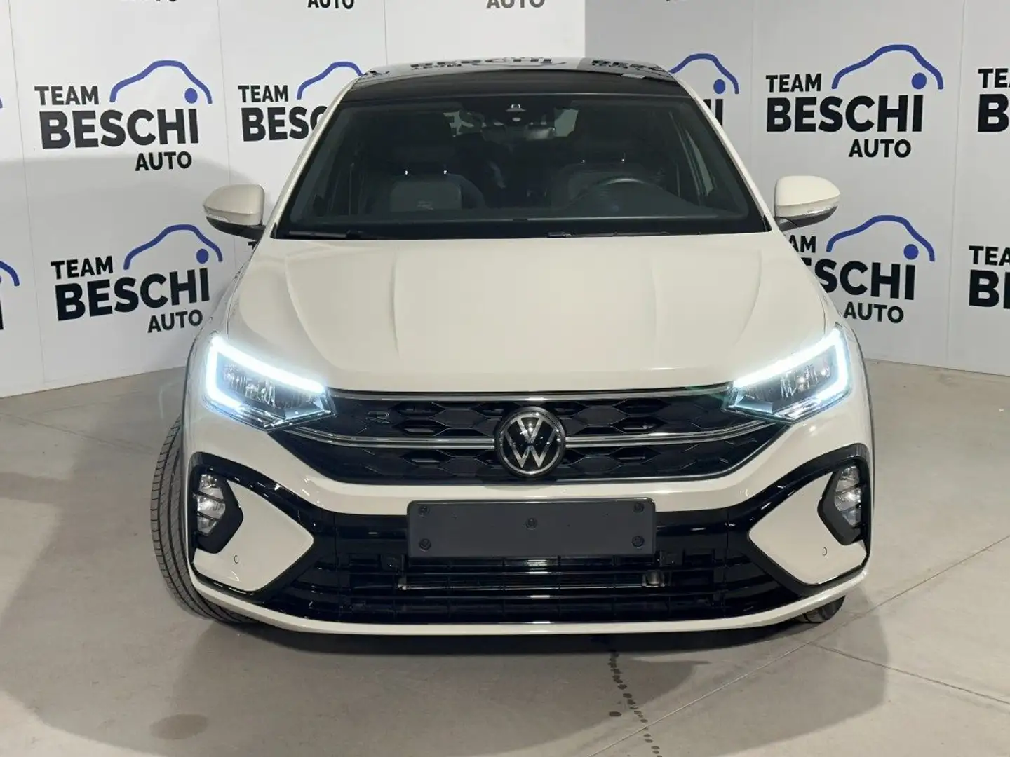 Volkswagen Taigo 1.0 TSI 110 CV DSG R-Line Grigio - 2