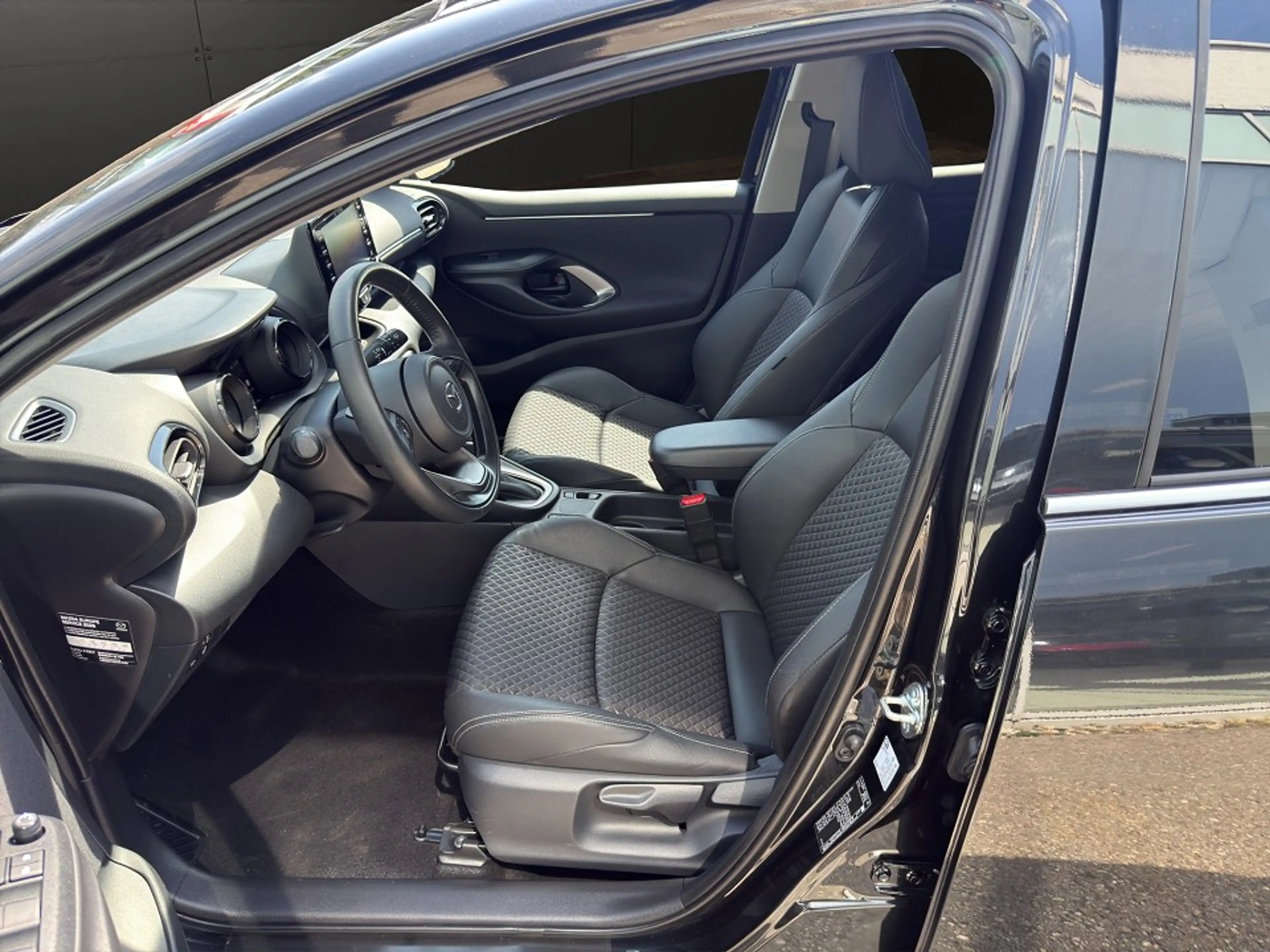 Mazda 2 Hybrid 116PS Select AT+ AHK+ACAA+HEAD-UP+KAMERA+KL — photo 7