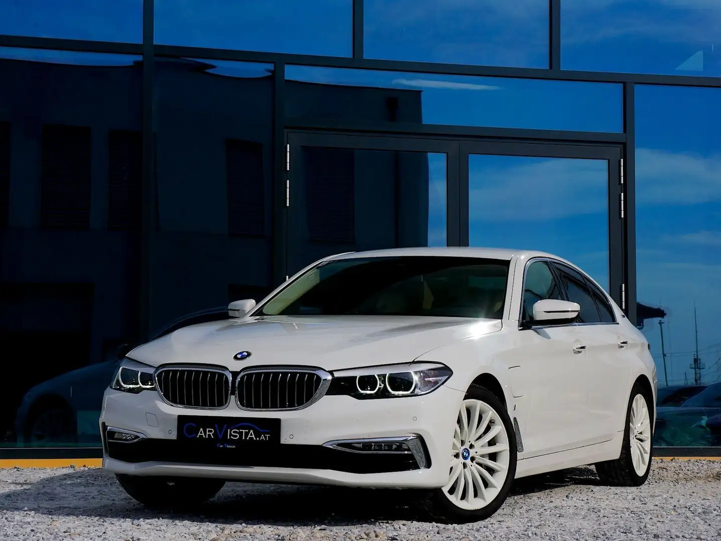 BMW 530 e Luxury Line Aut. Weiß - 1