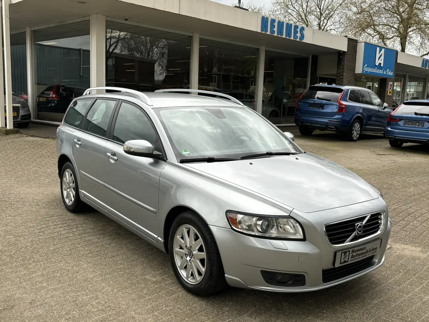 Volvo V50 2.4 140pk Aut Summum Leder Xenon BTW voordeel €450 Zilver - 1