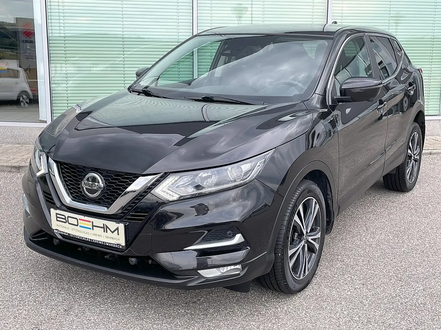 Nissan Qashqai 1,7 dCi ALL-MODE 4x4i N-Connecta Xtronic Aut. Schwarz - 1