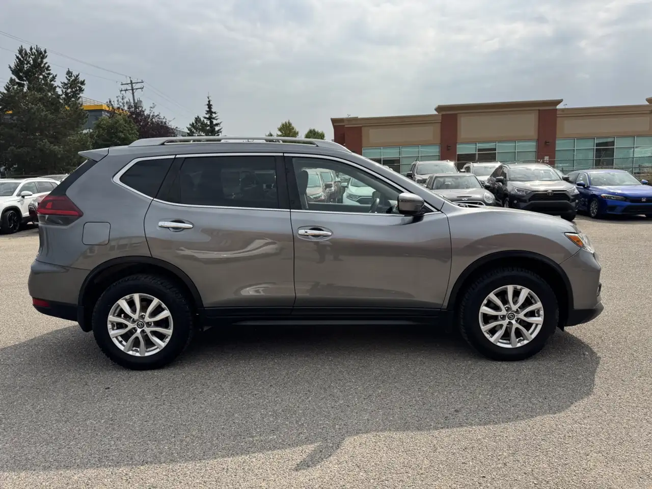 Nissan Rogue fotografie Nissan Rogue