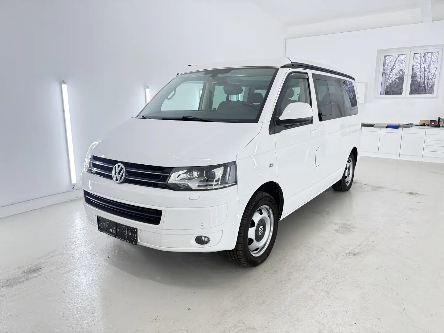 Volkswagen T5 California Weiß - 1