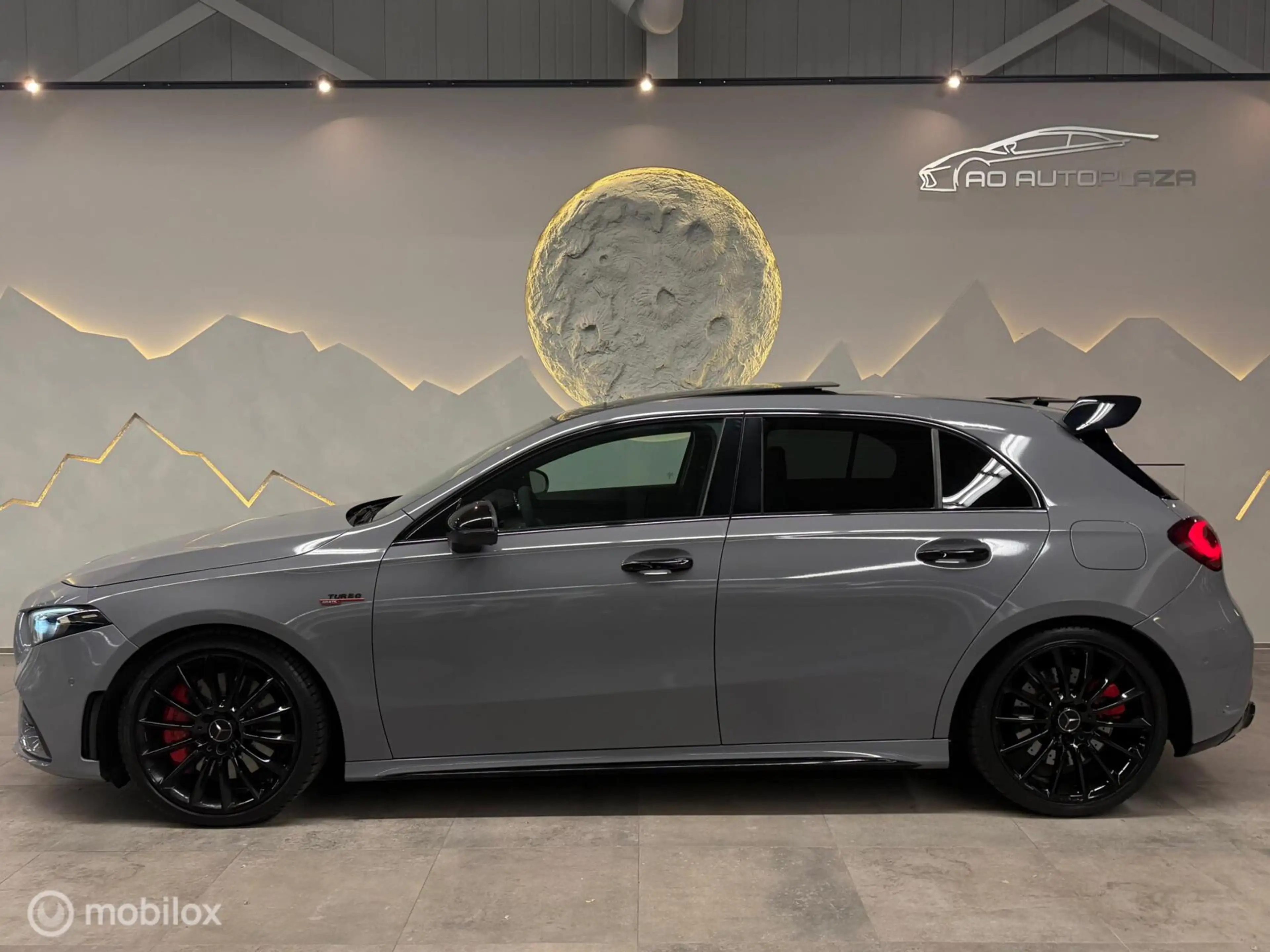 Mercedes-Benz A 35 AMG 4MATIC Edition 1 Panorama/Kuip/Burmester/HUD/Nardo — photo 11