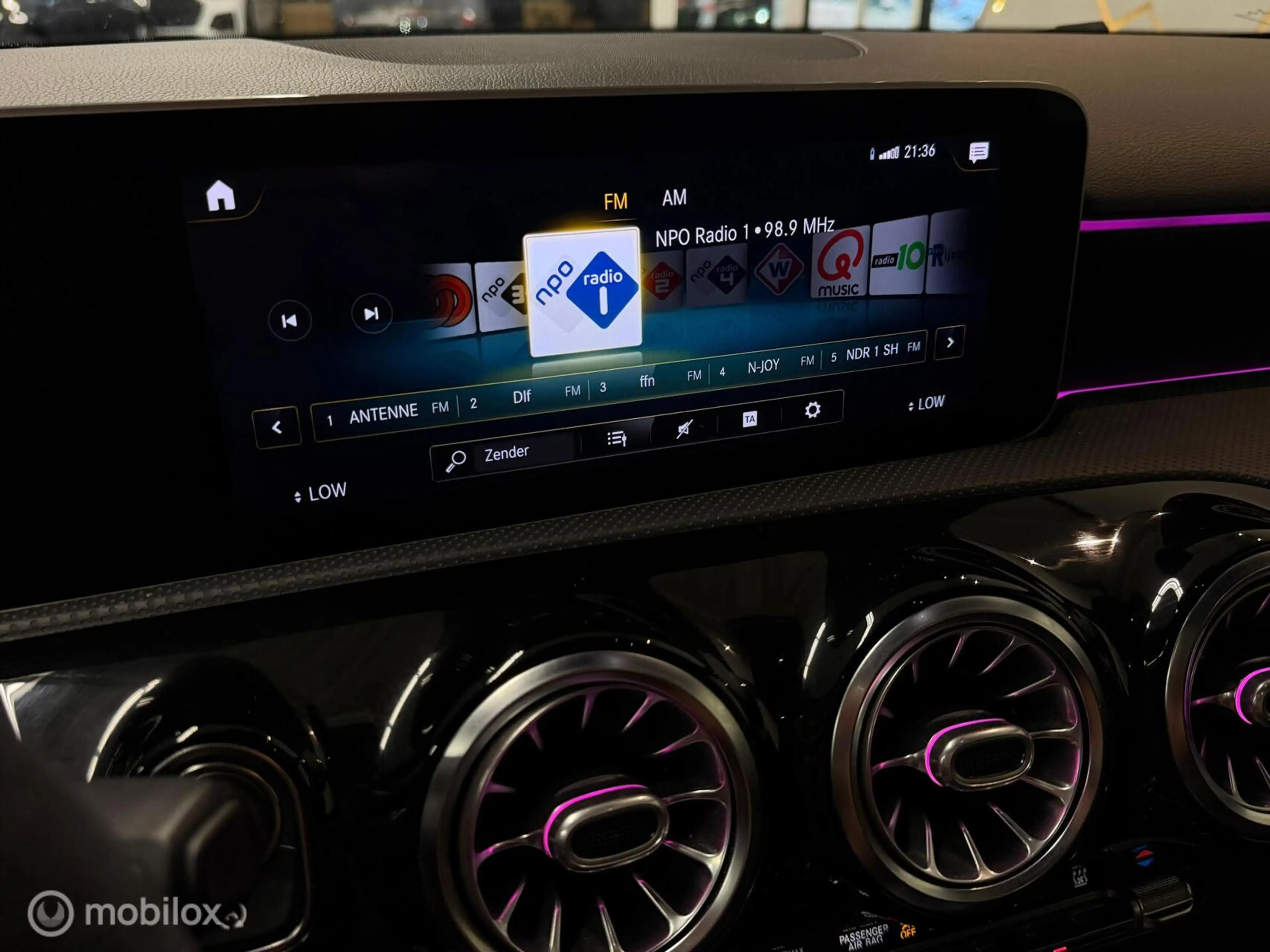 Mercedes-Benz A 35 AMG 4MATIC Edition 1 Panorama/Kuip/Burmester/HUD/Nardo — photo 35